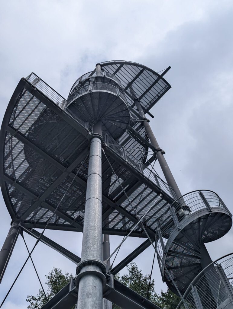 Wendeltreppe aus Stahl von unten